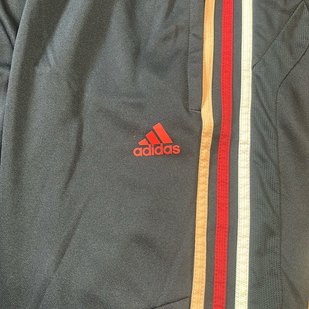 Adidas • Joggers - Picture 3 of 8